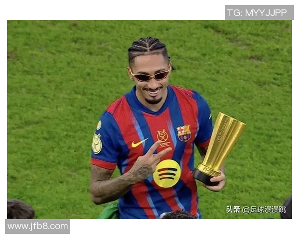 足总杯激战巴萨凭借帽子戏法力克曼联全场沸腾的精彩瞬间回顾