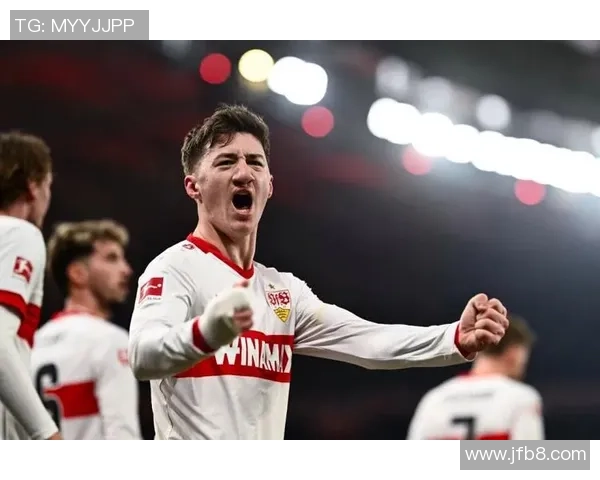 德甲惊天冷门里昂以4-0战胜曼联引发全场震动与热议