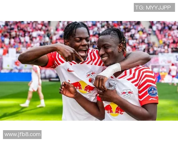 莱比锡与曼联友谊赛激战四三赛后点评引发热议与反思