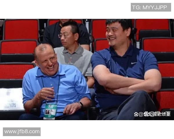 姚明如何在防守中限制罗斯的突破与得分能力分析