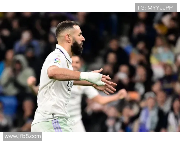 国王杯精彩对决AC米兰5-0横扫皇马帽子戏法点燃全场激情 国王杯精彩对决AC米兰5-0横扫皇马帽子戏法点燃全场激情