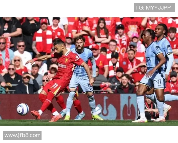 西甲激战：里昂与利物浦战成平局神奇扑救点燃全场热情