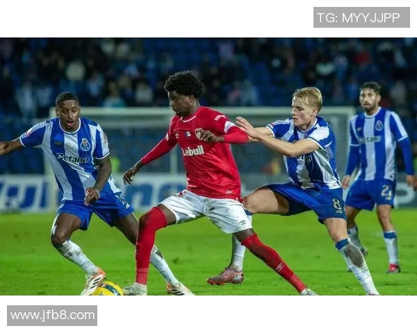 欧联杯波尔图与利物浦激战成平局红牌事件引发全场热议与战术分析