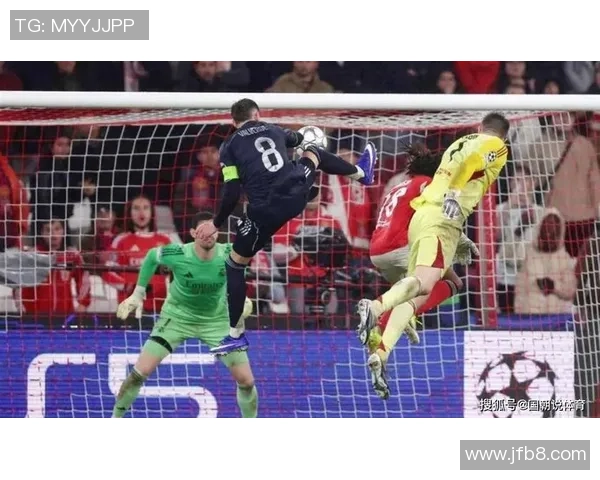 欧联杯精彩对决本菲卡与AC米兰战成平局绝杀瞬间引发全场狂欢