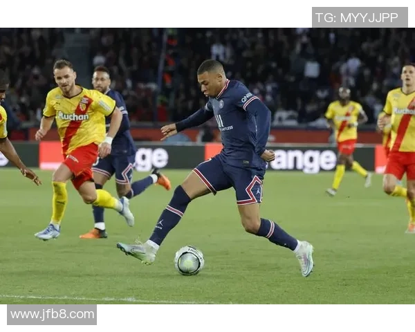 英超激战：利物浦逆转巴黎圣日耳曼帽子戏法点燃全场激情