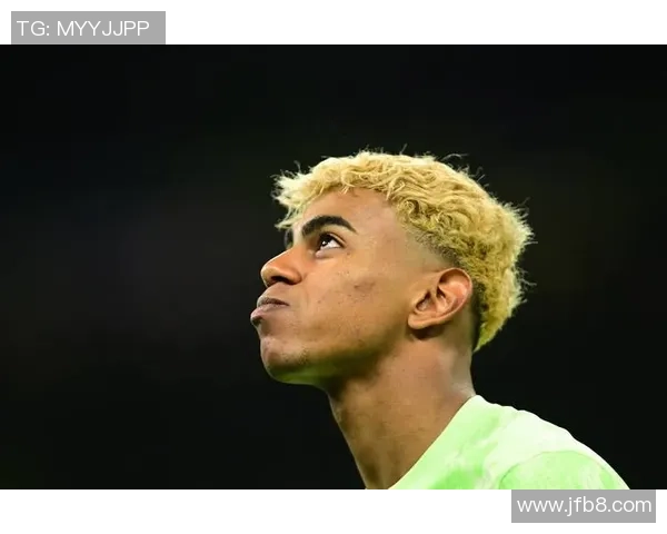 意甲焦点战巴萨与国米握手言和乌龙球成比赛转折点战术解析