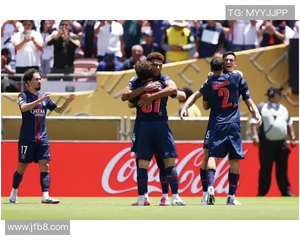 皇马狂胜巴黎圣日耳曼五球大捷帽子戏法引发争议判罚热议