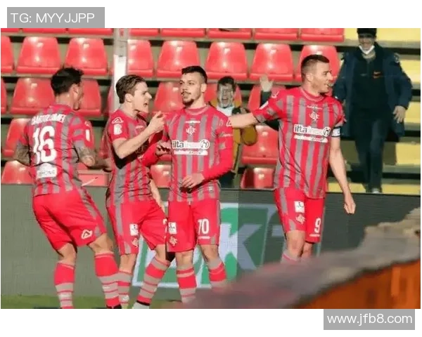 意甲焦点战AC米兰小胜里昂争议判罚引发全场热议